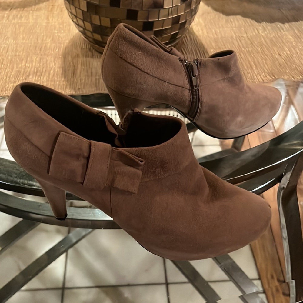 Nice booties - Picture 2 of 4